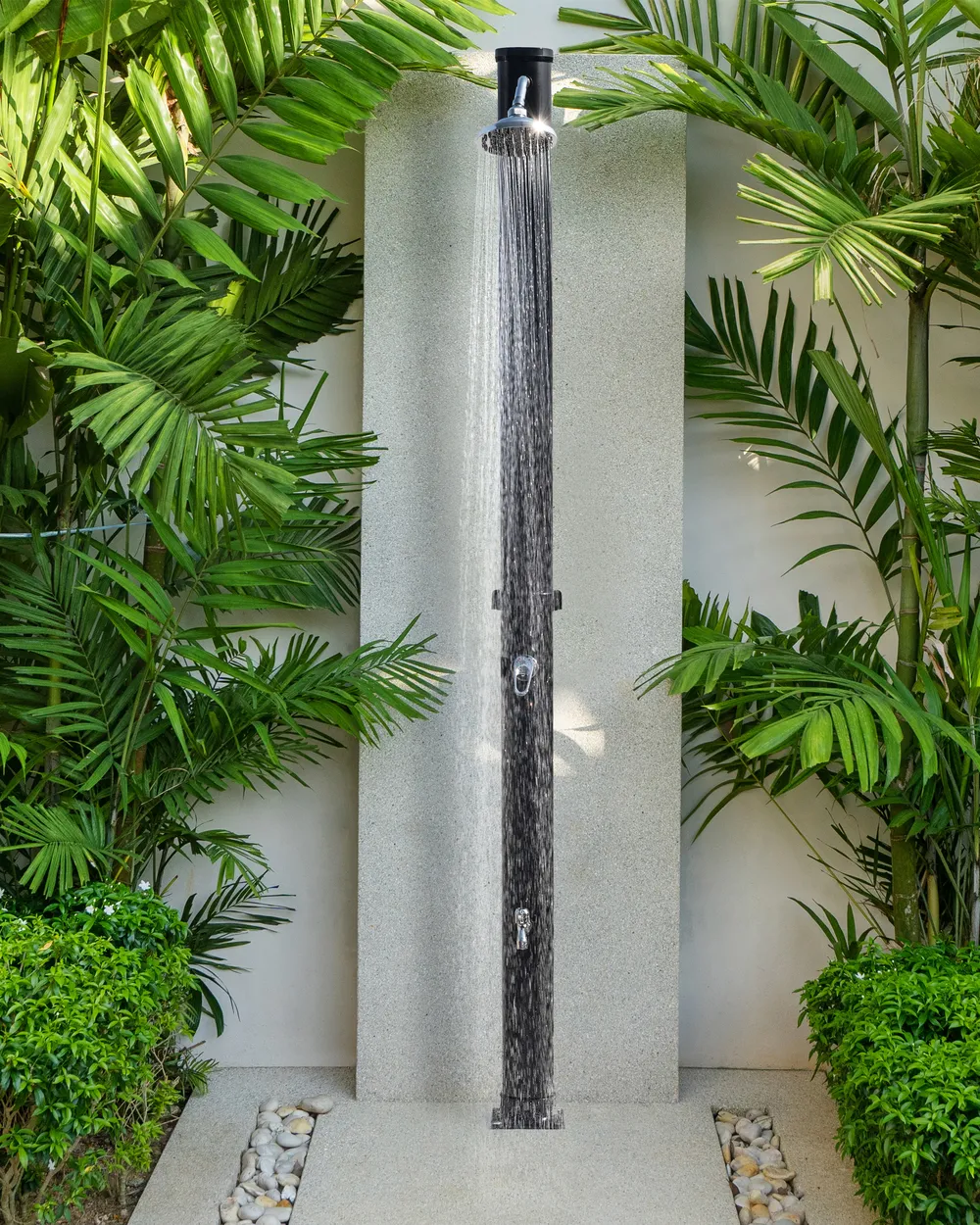 Freistehende solarbetriebene Gartendusche TOPOCALMA Schwarz_974637