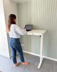 Schreibtisch elektrisch höhenverstellbar PENLY 120 cm 60 cm mit USB-Anschluss Weiß_1065741