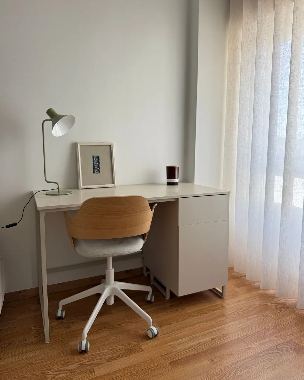 Schreibtisch LEXTON 120 cm x 60 cm mit Schubladen Hellbeige_1187172