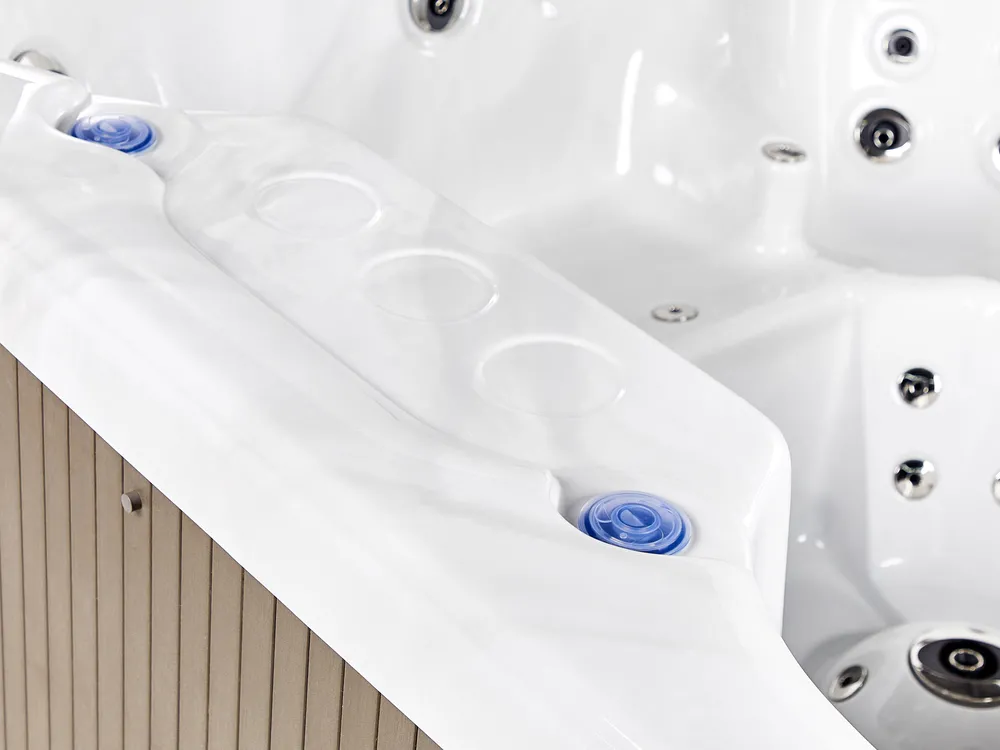 Outdoor Whirlwanne mit LED VILLARRICA Weiß_965311