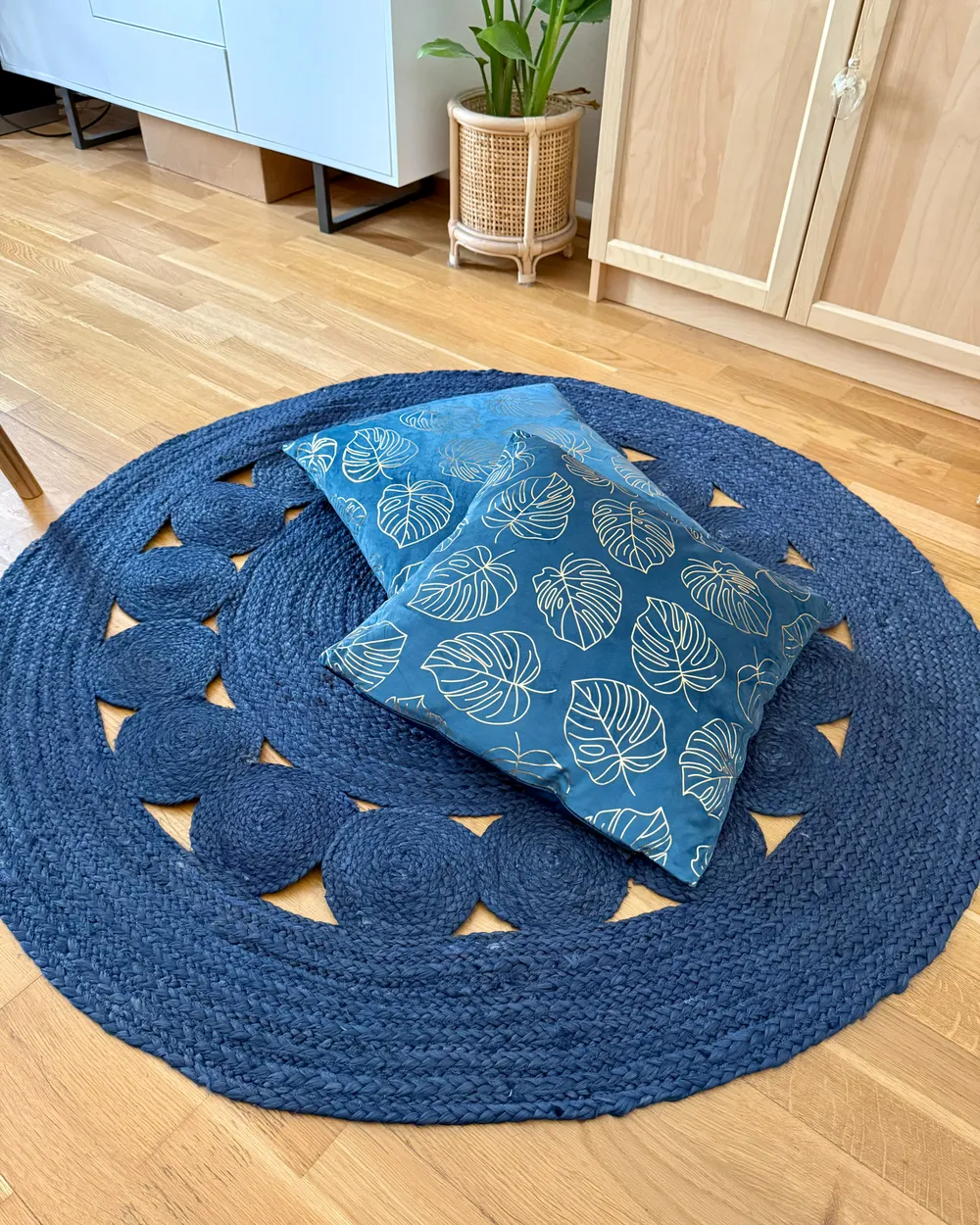 Dekokissen 2er Set DELICIOSA 45 x 45 cm Samtstoff Blau Pflanzenmuster_982535