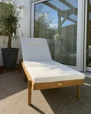 Sonnenliege mit Kissen MARCETELLI mit Relaxfunktion Akazienholz Weiß_1068772