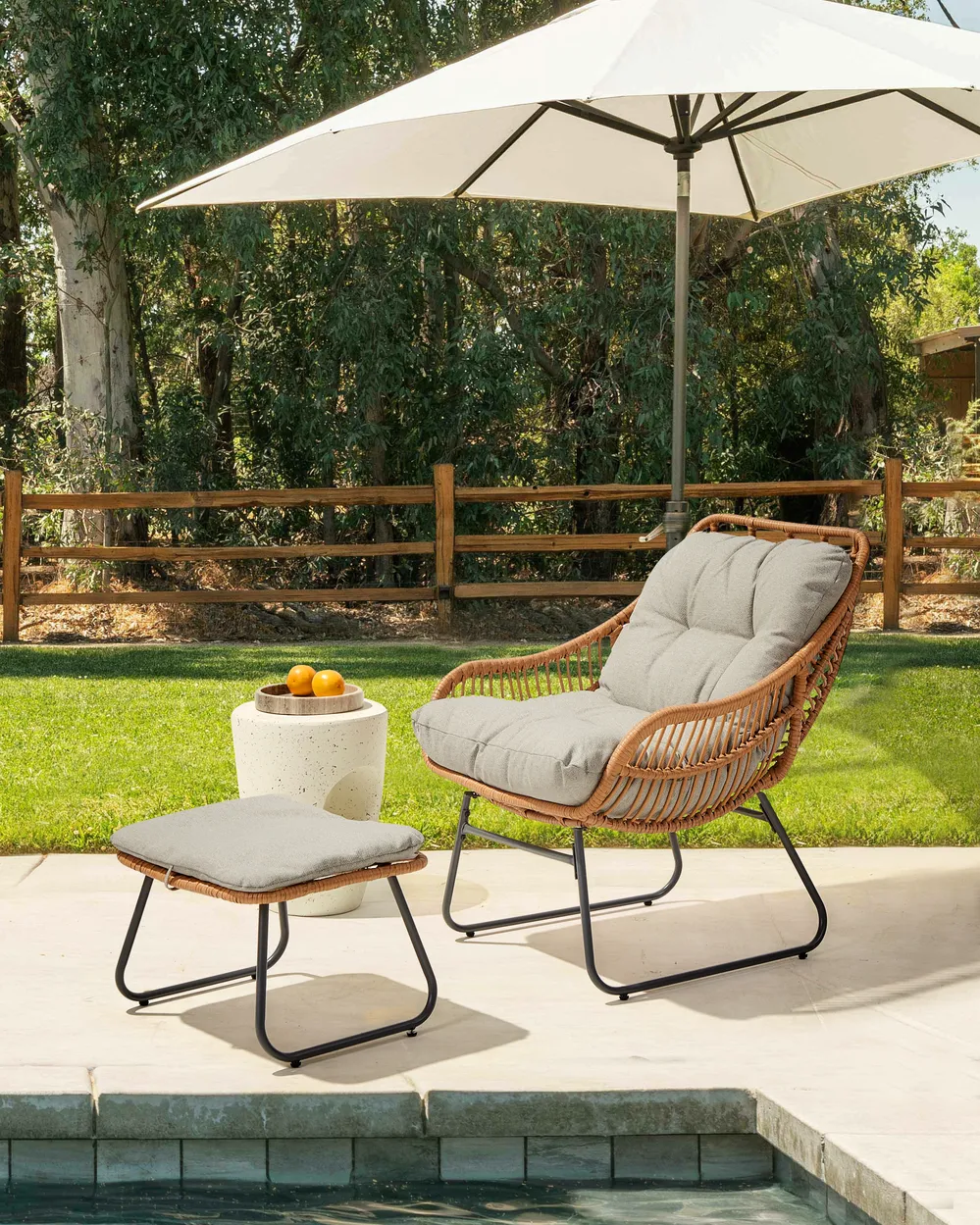 Gartenstuhl MESTRE mit Fußstütze Polyrattan Naturfarben