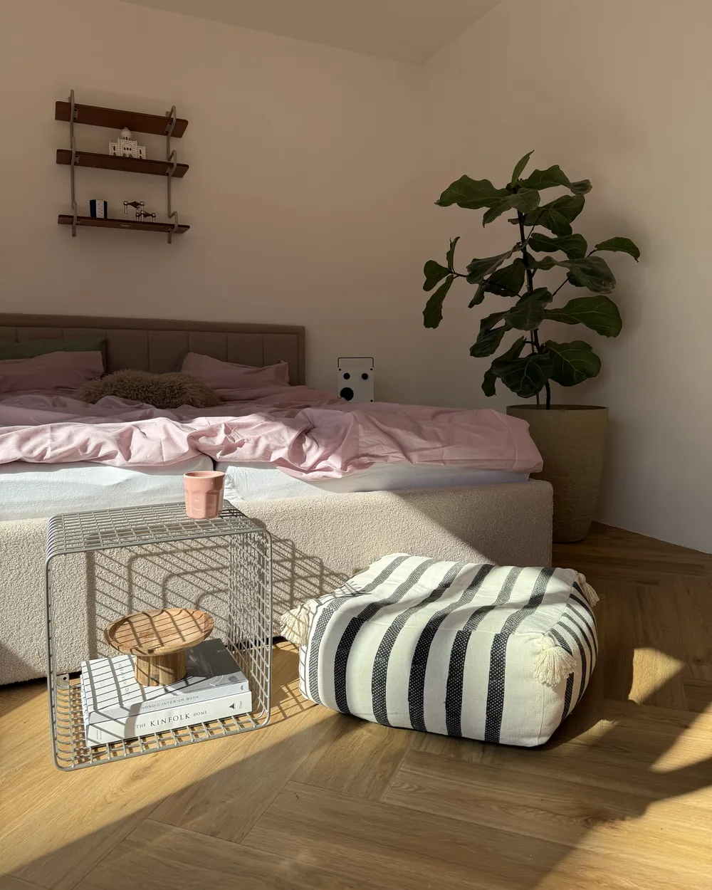 Bett mit Stauraum MONTLAUR Bouclé Beige 180 x 200 cm_975470