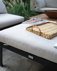 Lounge Set mit Tisch und Ottomane 4-Sitzer BRACCIANO zertifiziertes Akazienholz Hellbeige linksseitig_1031028