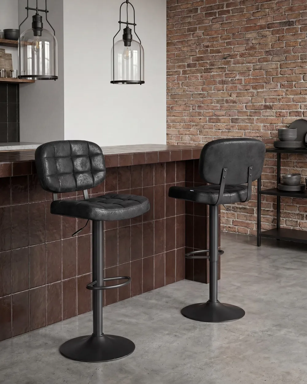 Set mit 2 Barhockern TILTON drehbar Kunstwildleder Schwarz