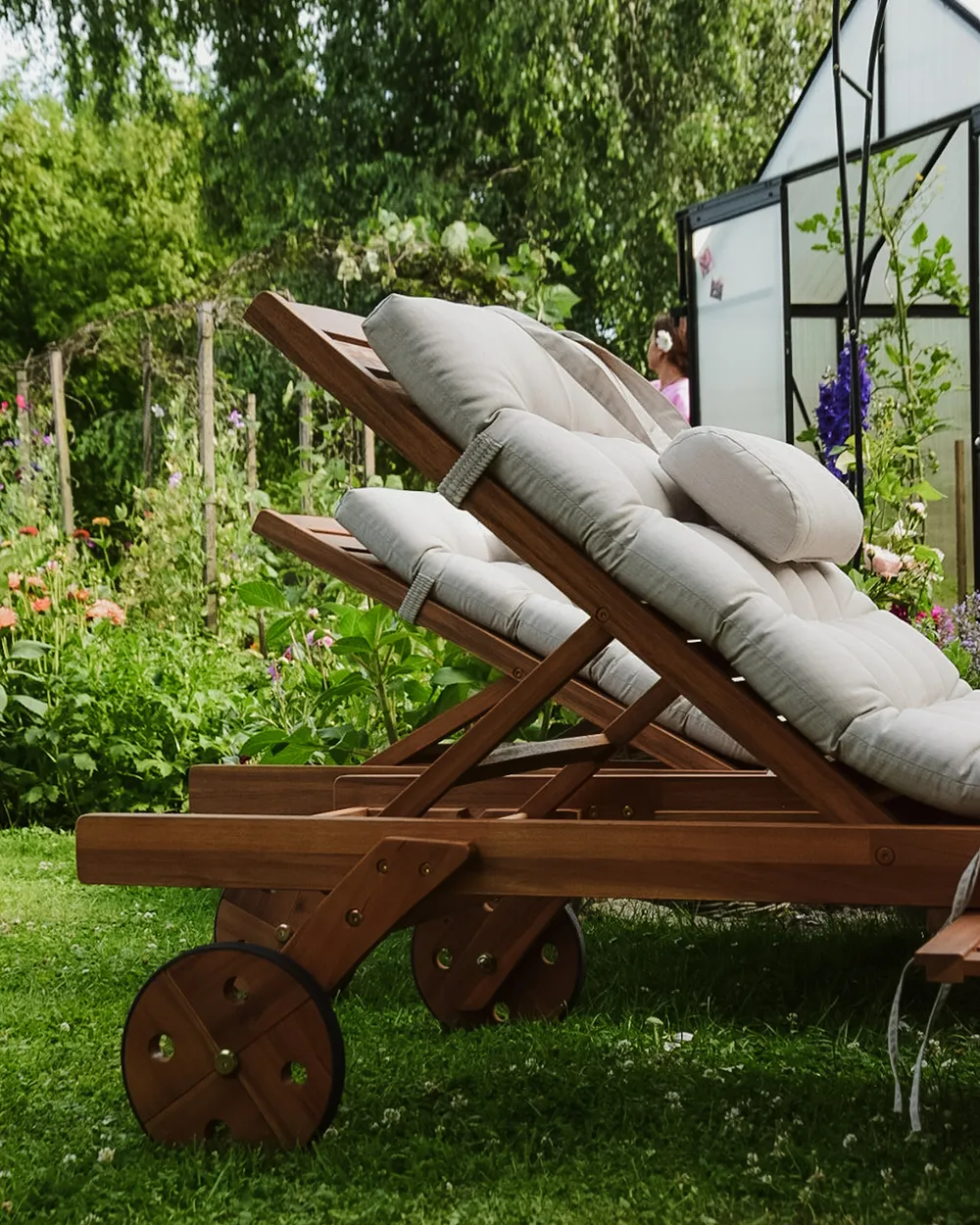 Sonnenliege mit Kissen CESANA PREMIUM mit Relaxfunktion Akazienholz Hellbeige_1005579