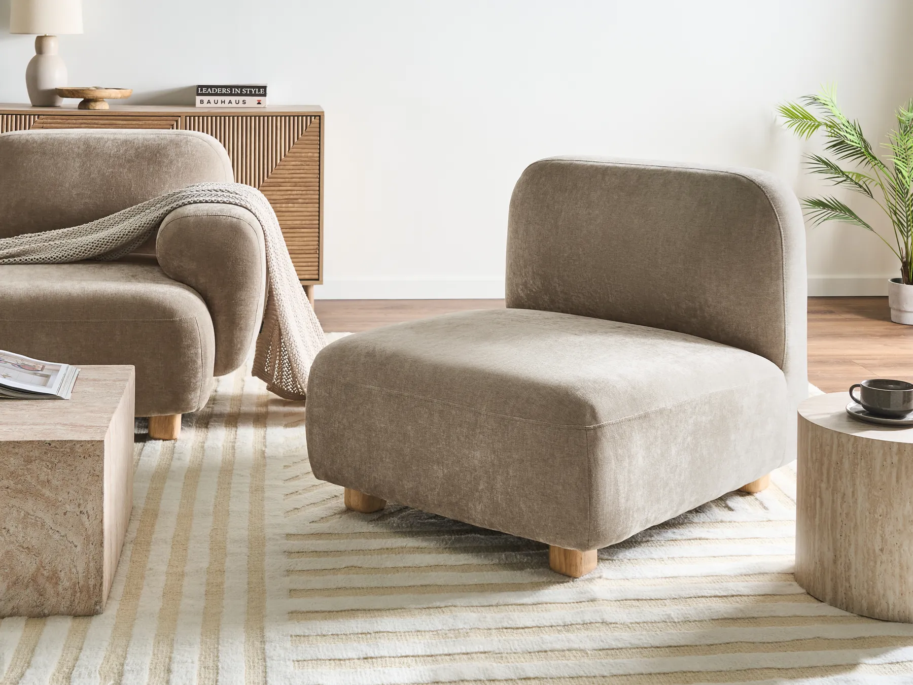 1-Seat Section AMLI Fabric Beige_1070152