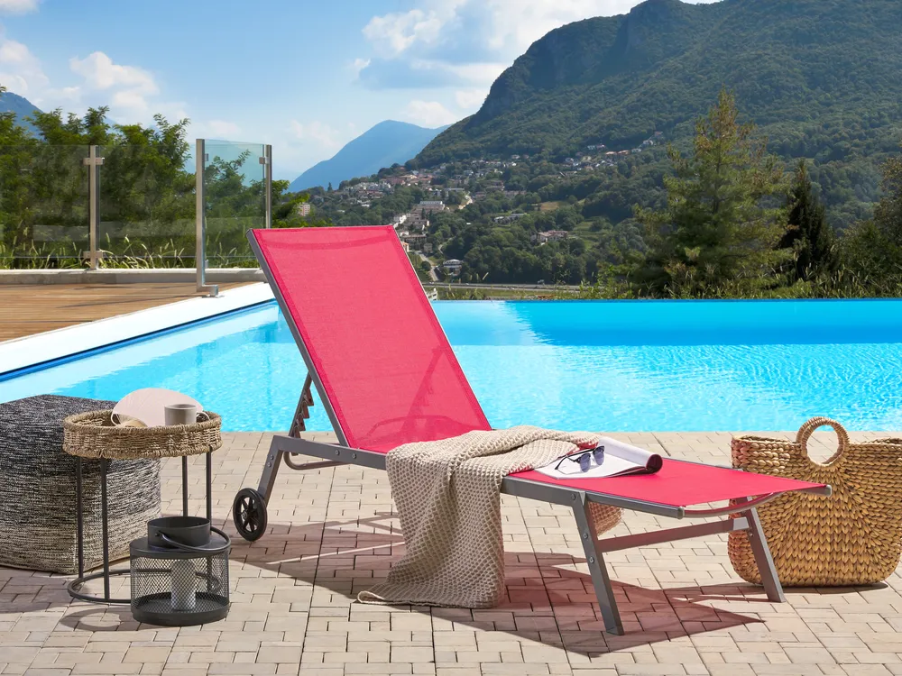 Sonnenliege LEVANZO mit Relaxfunktion Metall Rot