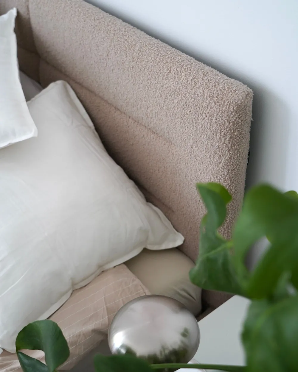 Ottoman Bed MASSOGNES Boucle Beige 180 x 200 cm_1173934