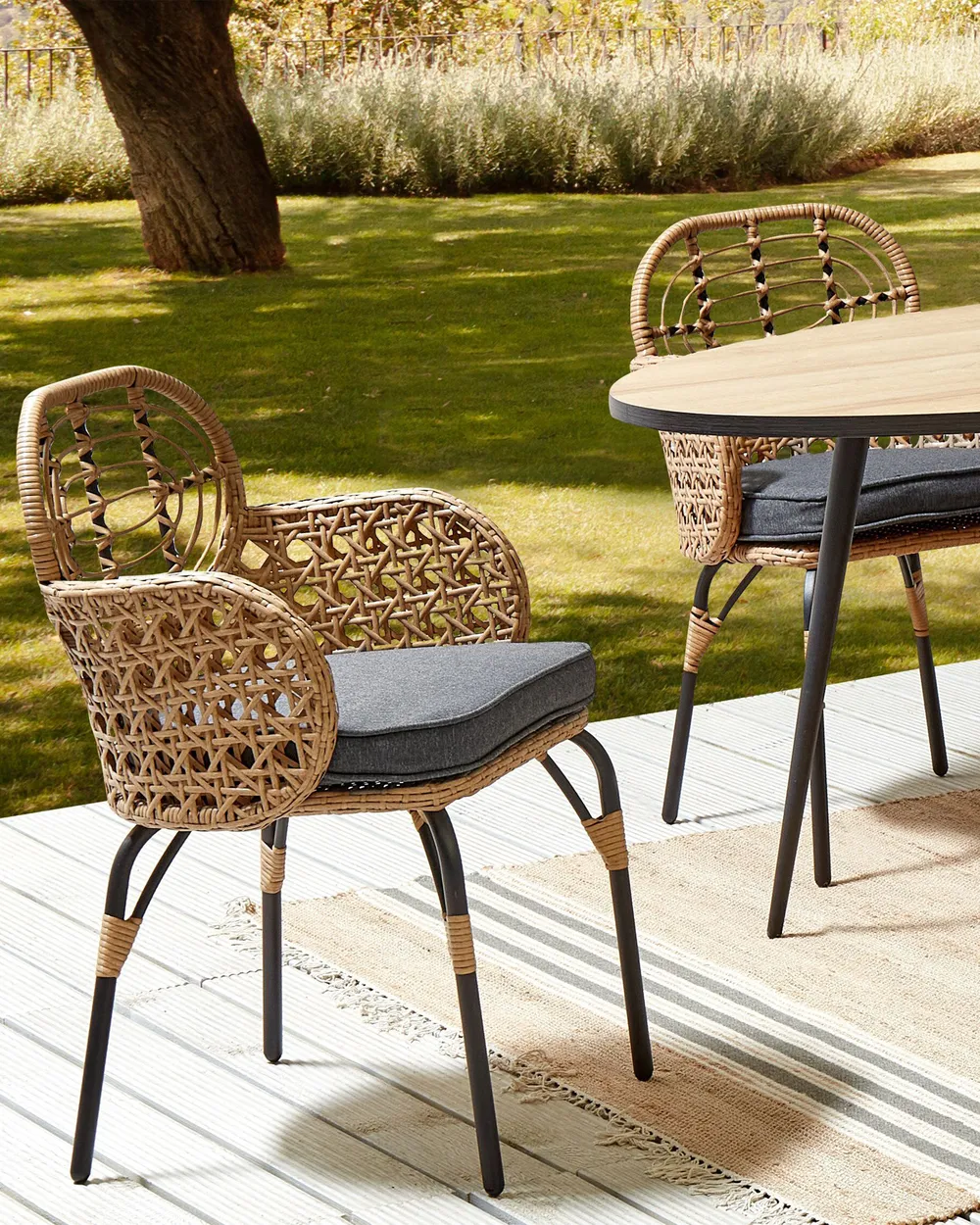 Set mit 2 Stühlen und Sitzkissen PRATELLO Polyrattan Naturfarben