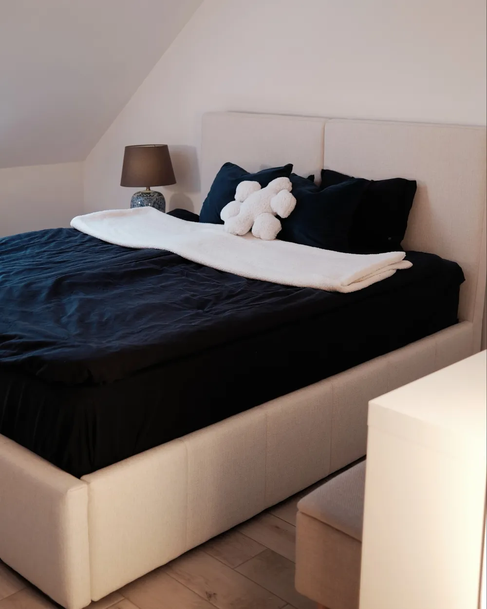 Bett mit Stauraum CASTELNAVET Stoff Cremeweiß 160 x 200 cm_1055345