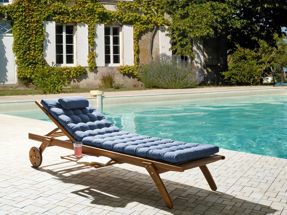 Sonnenliege mit Kissen CESANA PREMIUM mit Relaxfunktion Akazienholz Blau