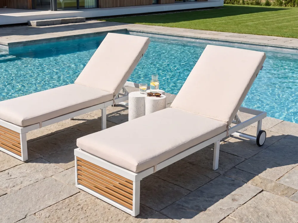 Sonnenliege mit Kissen VERDELLO mit Relaxfunktion Metall Beige