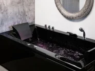 Whirlwanne Eckmodell mit LED VARADERO 183 x 90 cm Schwarz rechtsseitig_705726