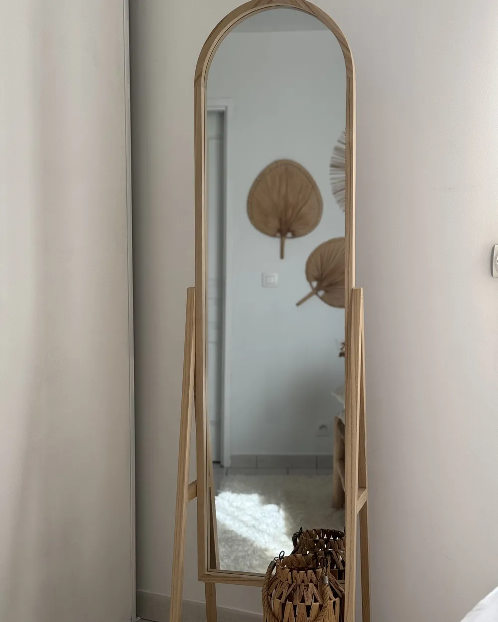 Standspiegel mit Ablagefläche CHAMBERY 170 cm Paulownia-Holz Hellbraun_974847