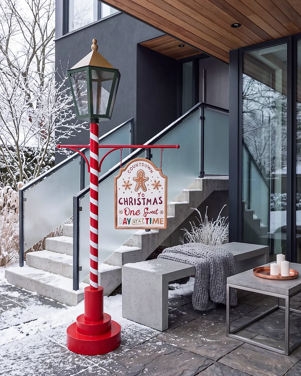 Christmas Decoration KAAVI 140 cm Post Lamp Red/ White_1175775