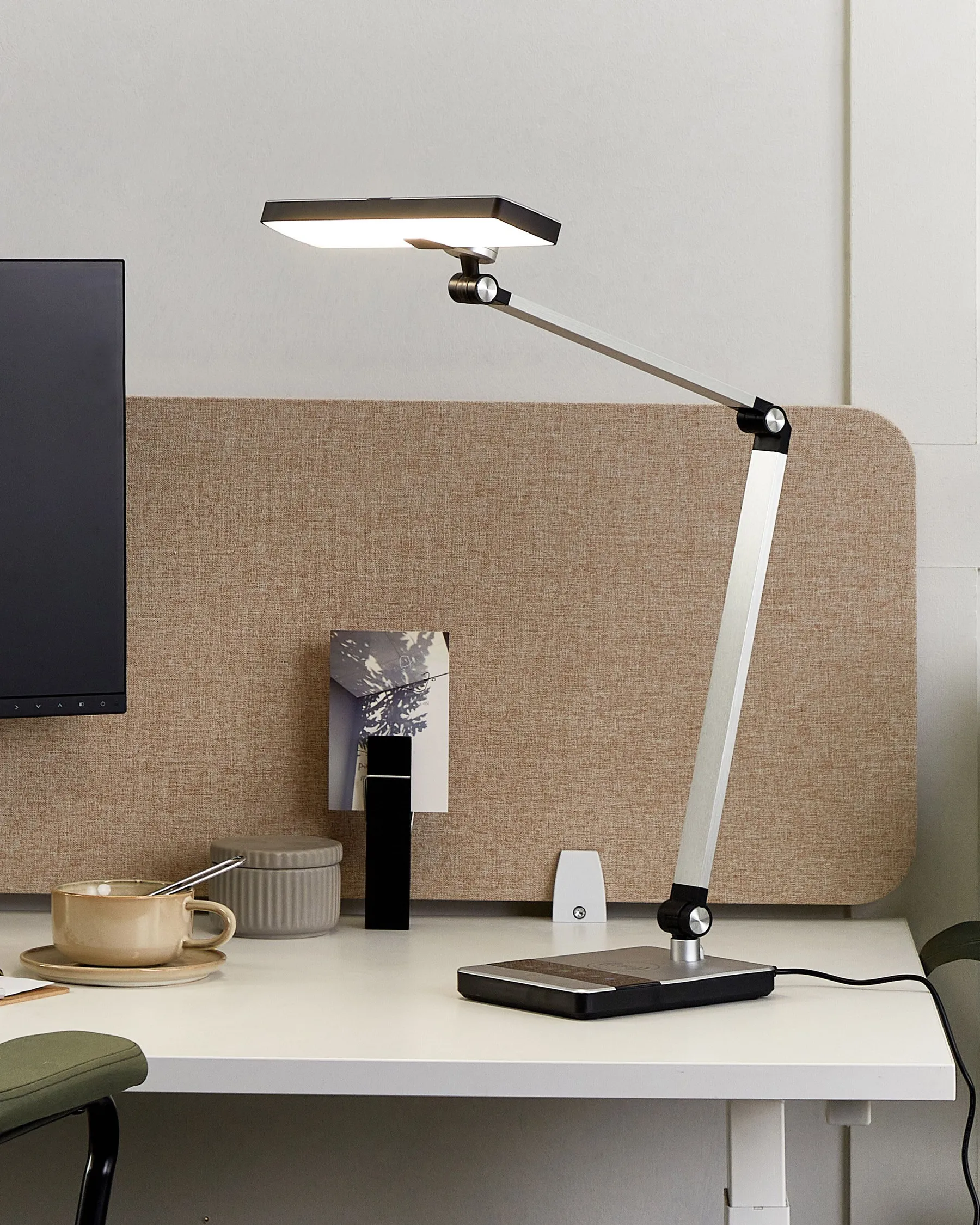 LED Schreibtischlampe LACERTA mit kabellosem Ladegerät Metall Silber_855156