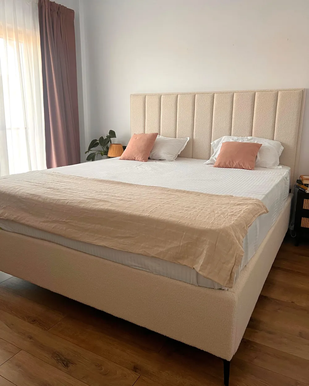 Bett mit Stauraum SEZANNE Bouclé Cremeweiß 180 x 200 cm_1017428