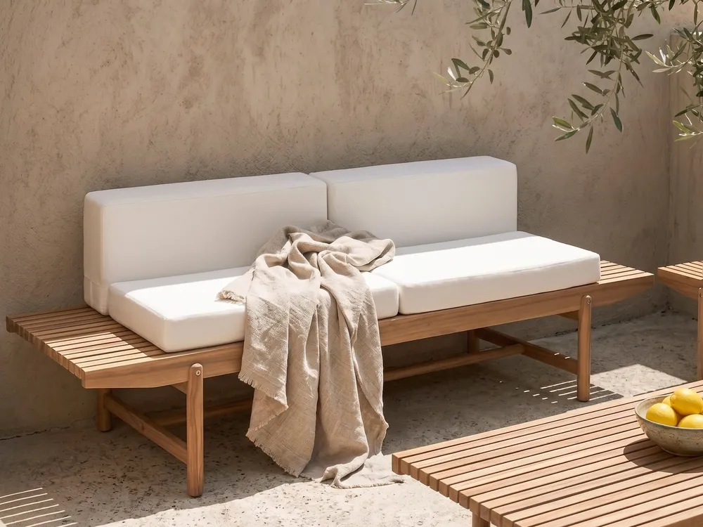 Gartenbank mit Auflage GIAVENO 210 cm Akazienholz Cremeweiß