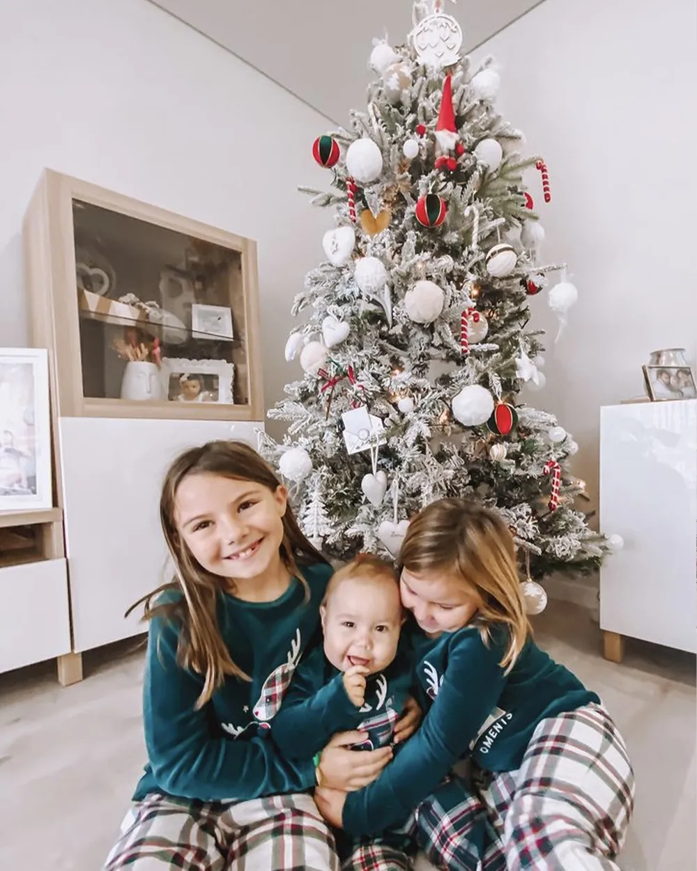 Künstlicher Weihnachtsbaum mit Schnee TOMICHI 210 cm Weiß_900060