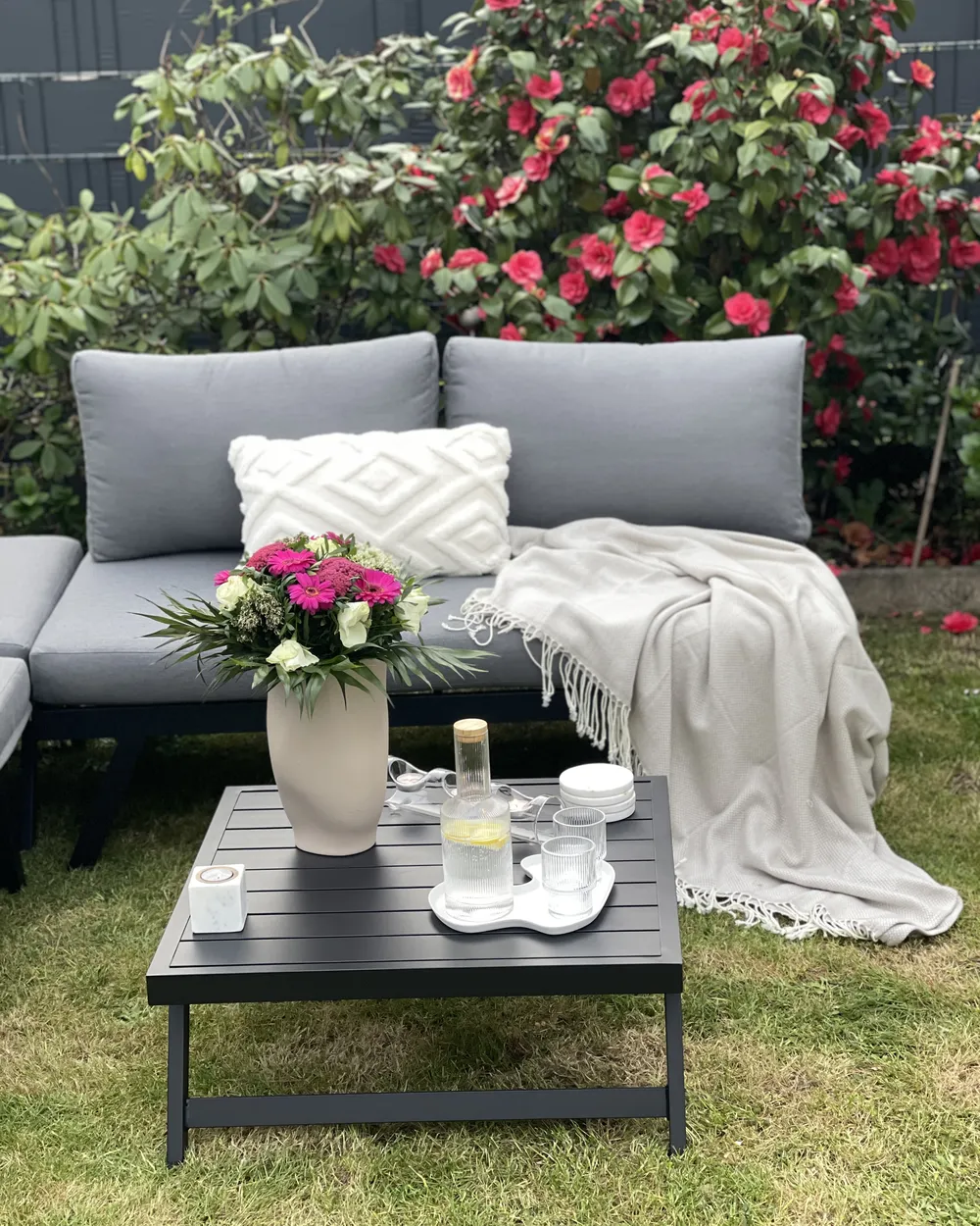 Garten Ecksofa mit Tisch 5-Sitzer COCCORINO Metall Grau_915683