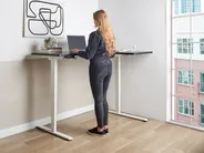 Eckschreibtisch elektrisch höhenverstellbar DESTINES 160 cm 109 cm Schwarz / Weiß rechtsseitig_927731