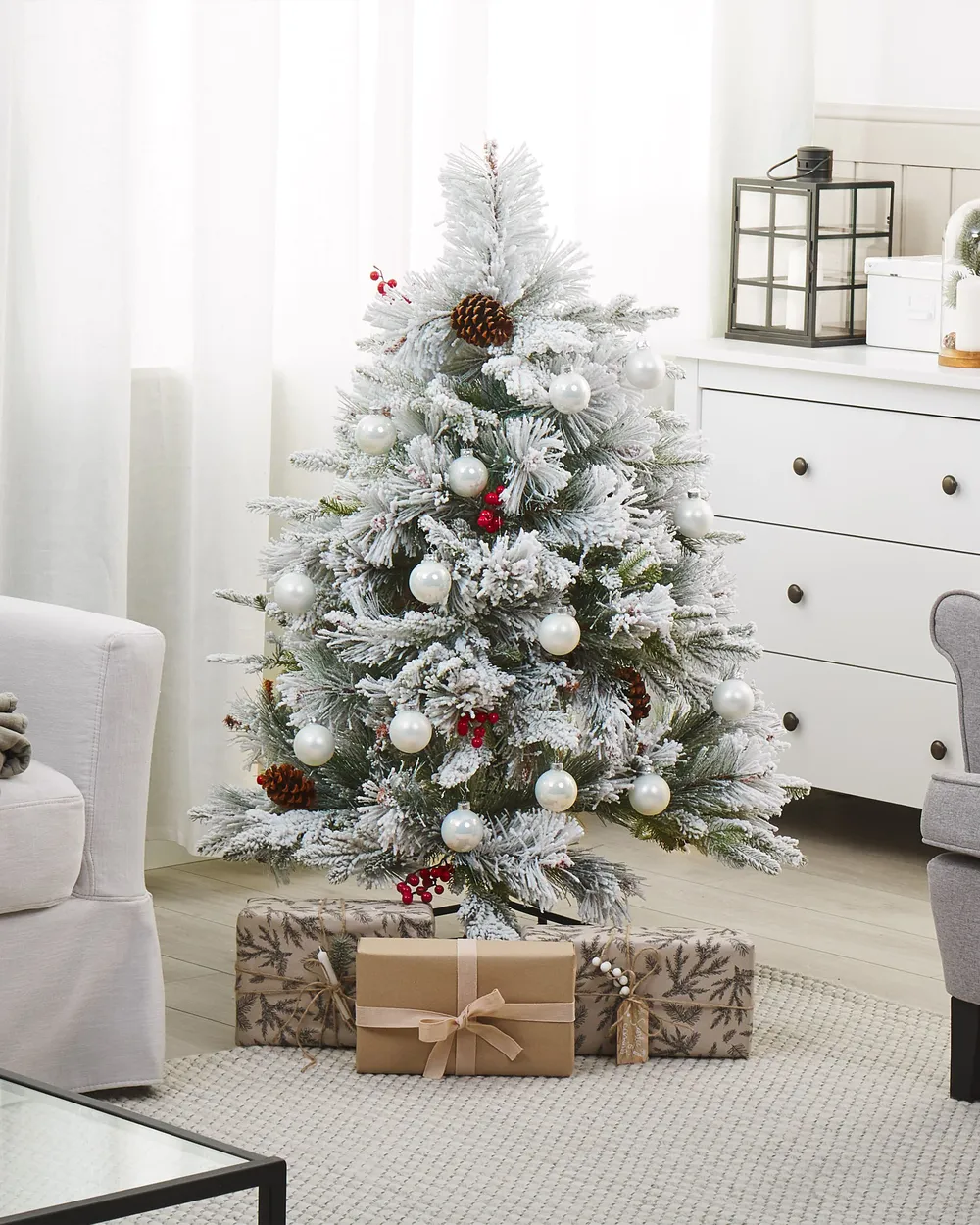 Knstlicher Weihnachtsbaum mit Schnee MASALA 120 cm Wei - Beliani.de