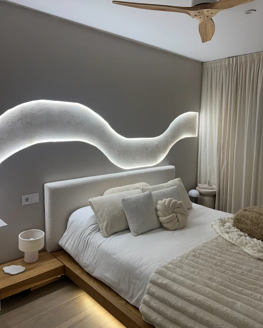 Bett mit LED Bouclé ZEN 160 x 200 cm LED Naturfarbene Esche_1056908