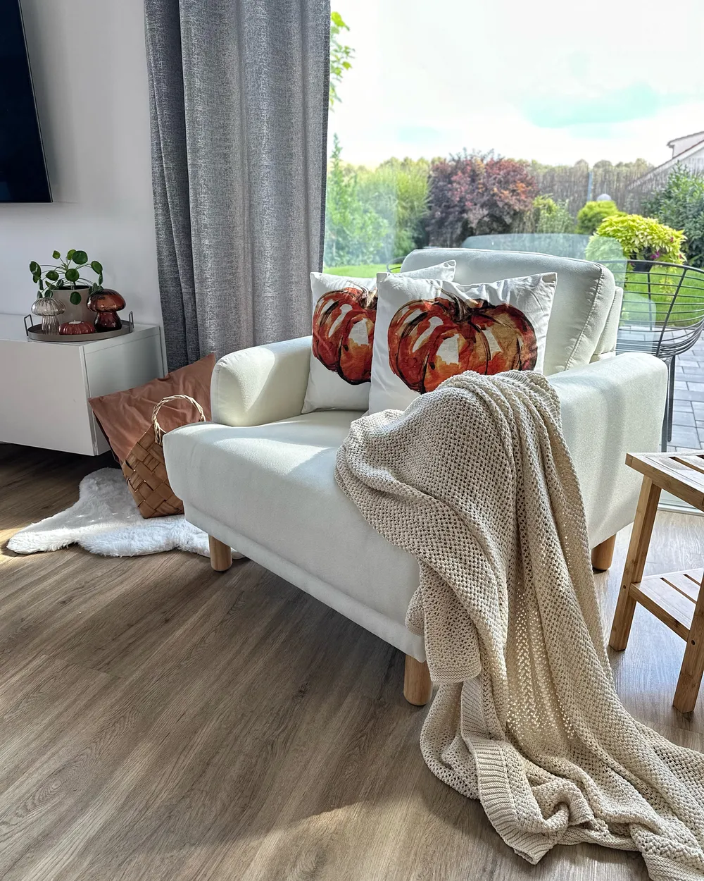 Dekokissen 2er Set CURBITA 45 x 45 cm Samtstoff Beige Pflanzenmuster_943254