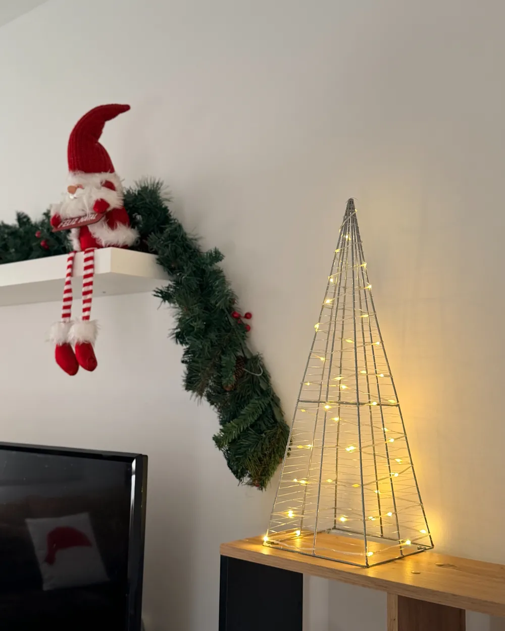 Gartendekoration LED PUKSALA Weihnachtsbaum 60 cm Silber - Beliani.ch