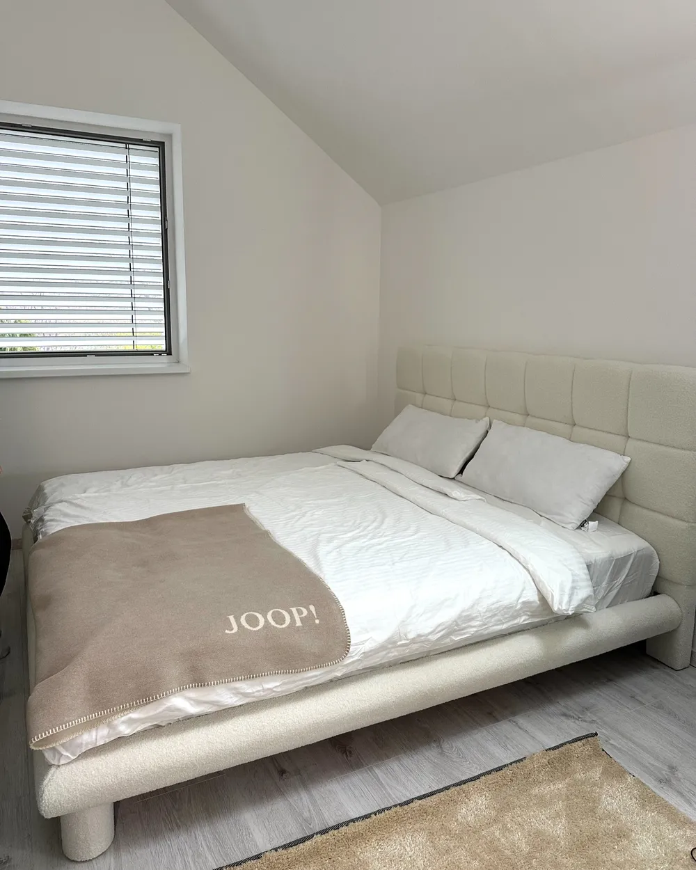 Bett mit Lattenrost Bouclé CRESSAT 180 x 200 cm Cremeweiß_1047908