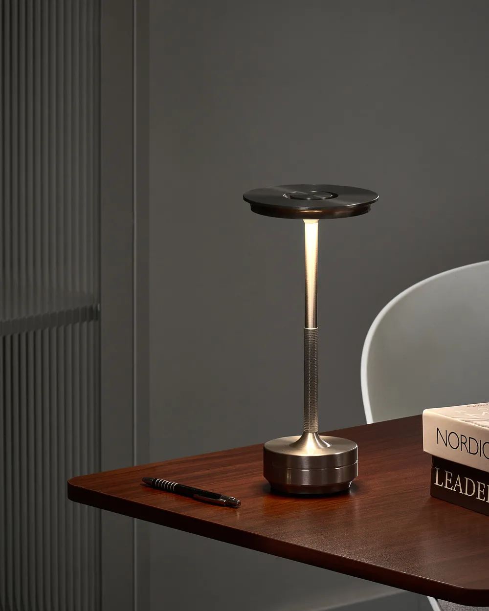 Kabellose LED Tischlampe MAGO mit Dimmer Metall Silber