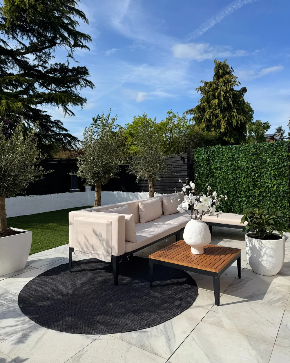 Garten Ecksofa mit Tisch 3-Sitzer BRACCIANO zertifiziertes Akazienholz Hellbeige linksseitig_983338