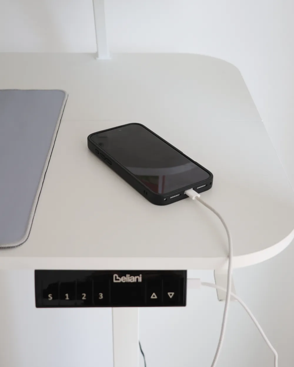 Schreibtisch elektrisch höhenverstellbar WILBANKS 120 cm 60 cm mit USB-Anschluss Weiß_1057025
