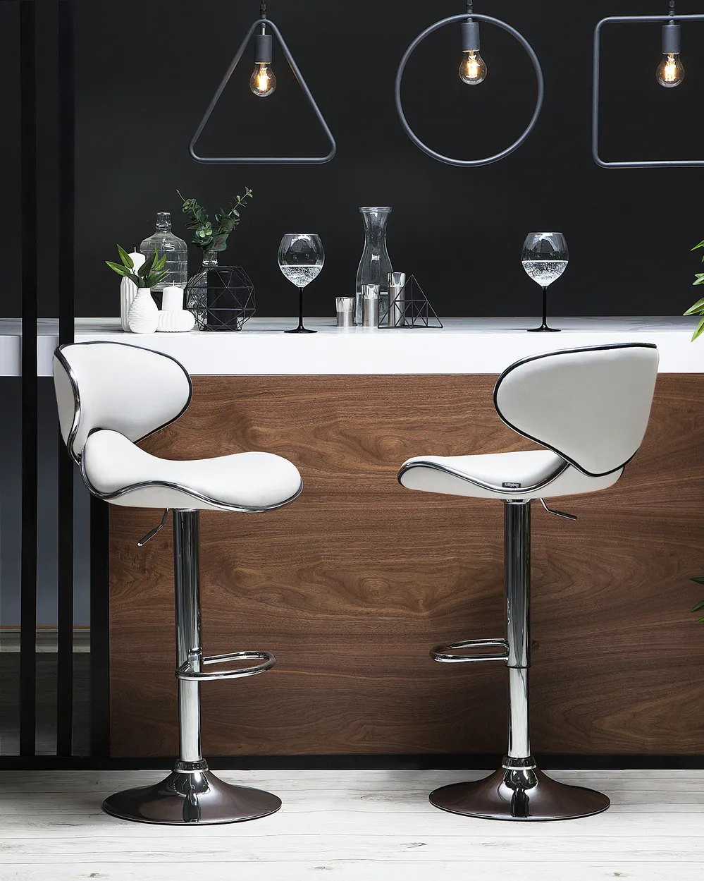 Set mit 2 Barstühlen CONWAY drehbar Kunstleder Weiß