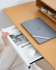 Schreibtisch elektrisch höhenverstellbar LUCAMA 120 cm 60 cm mit USB-Anschluss Hellbraun / Weiß_1063263