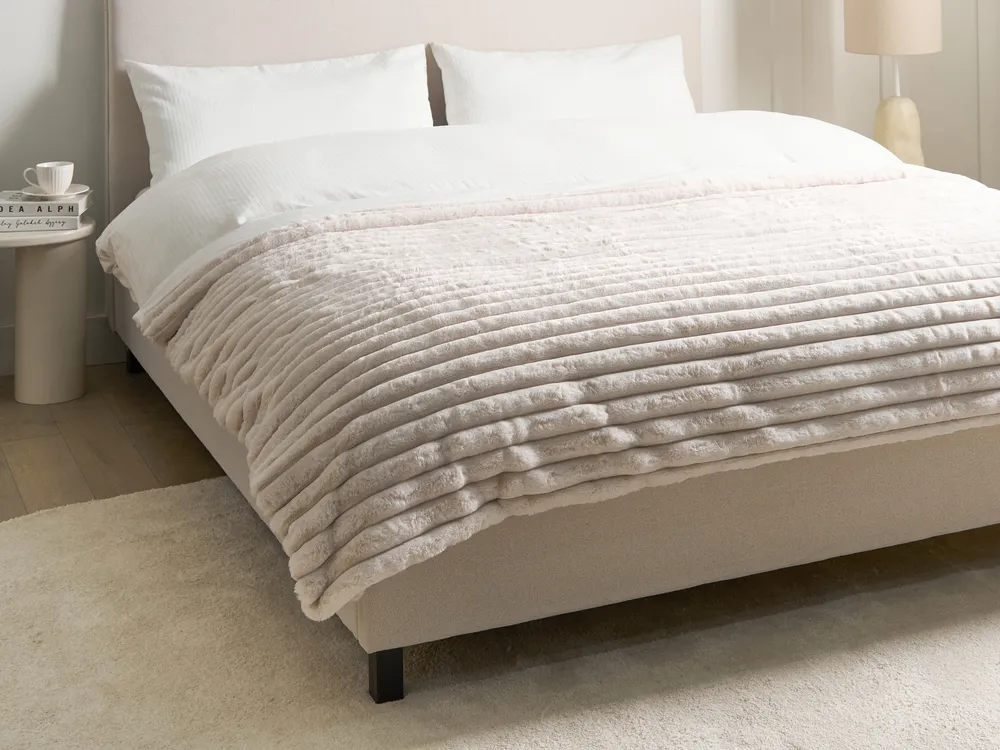 Tagesdecke RAKYA Webpelz 150 x 200 cm Hellbeige