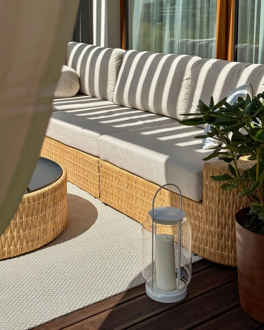 Garten Ecksofa mit Tisch 4-Sitzer OLIVERI Polyrattan Beige rechtsseitig_1155920
