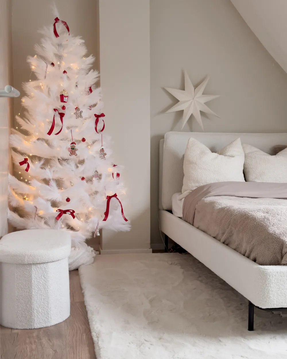 Knstlicher Weihnachtsbaum TALBOT 180 cm Wei - Beliani.de