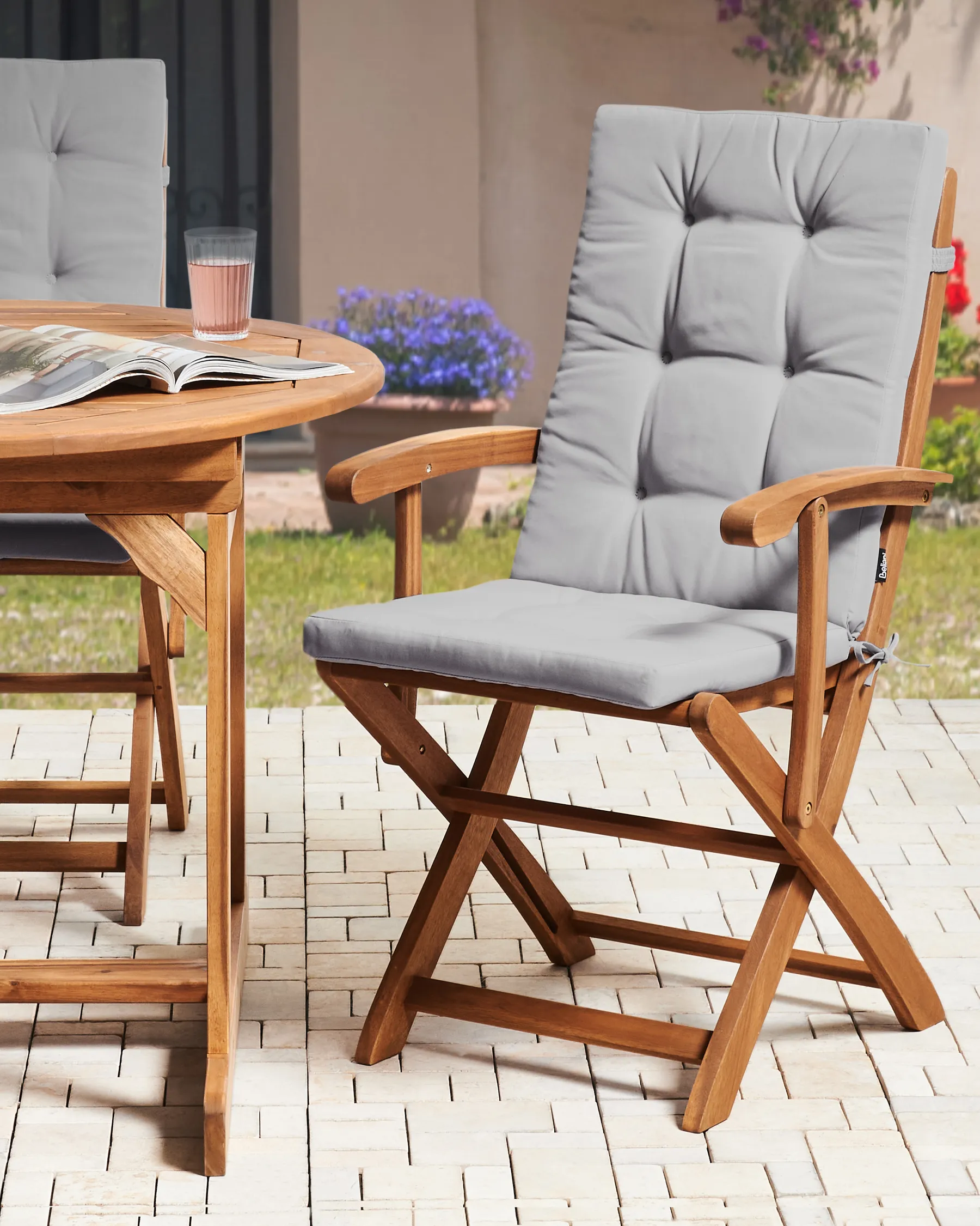 Set mit 2 Stühlen und Sitzkissen MAUI PREMIUM Akazienholz Hellgrau_991048