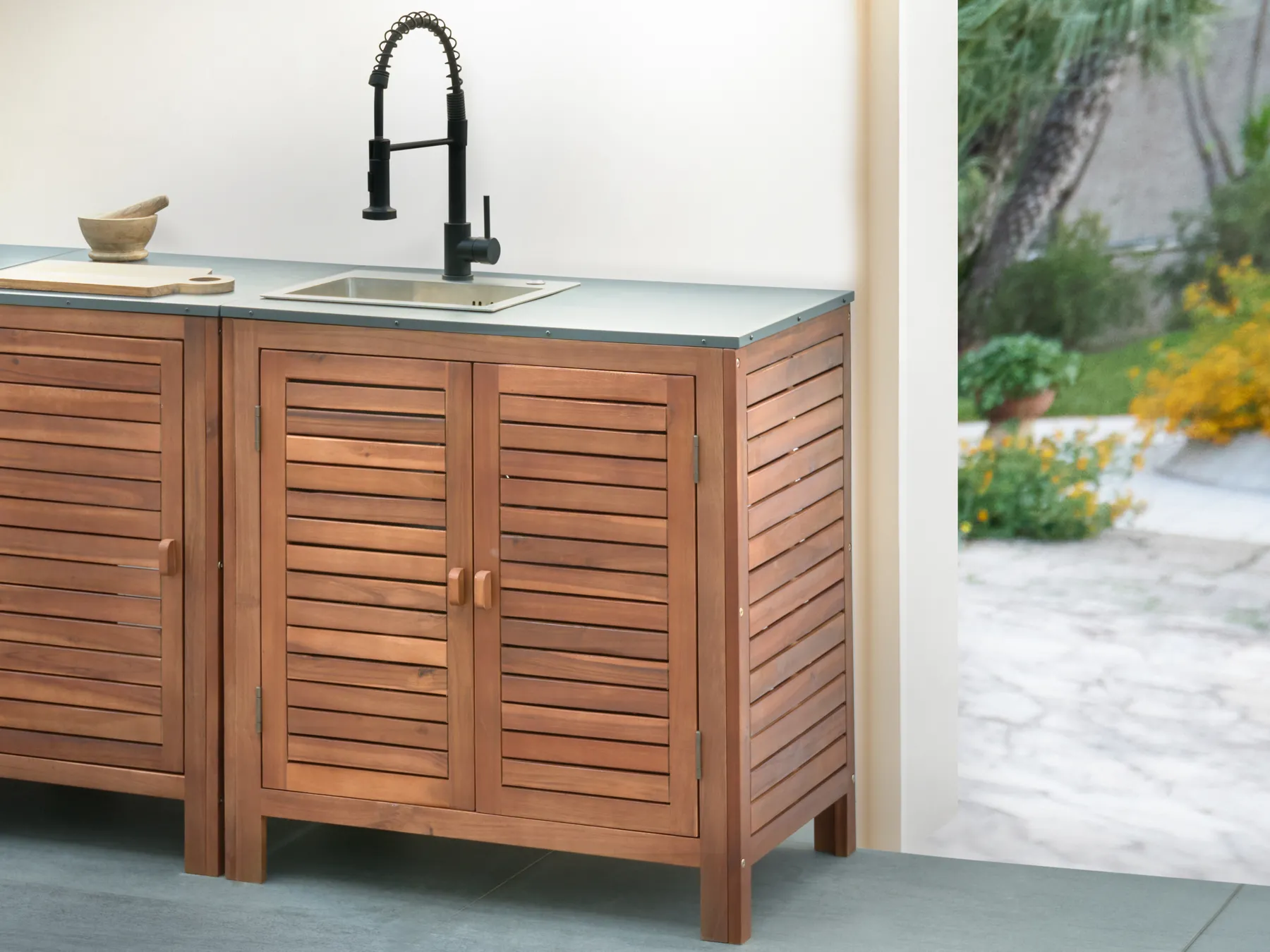 Outdoor-Küchenschrank mit Spüle BRUCOLI Braun / Schwarz Akazienholz_1001076