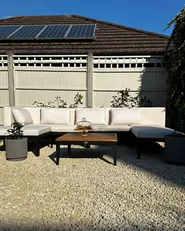 Lounge Set mit Tisch und Ottomane 4-Sitzer BRACCIANO zertifiziertes Akazienholz Hellbeige linksseitig_983528