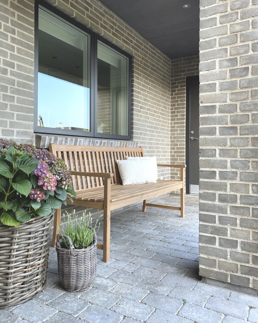 Gartenbank mit Auflage VIVARA 160 cm zertifiziertes Akazienholz Marineblau_867029