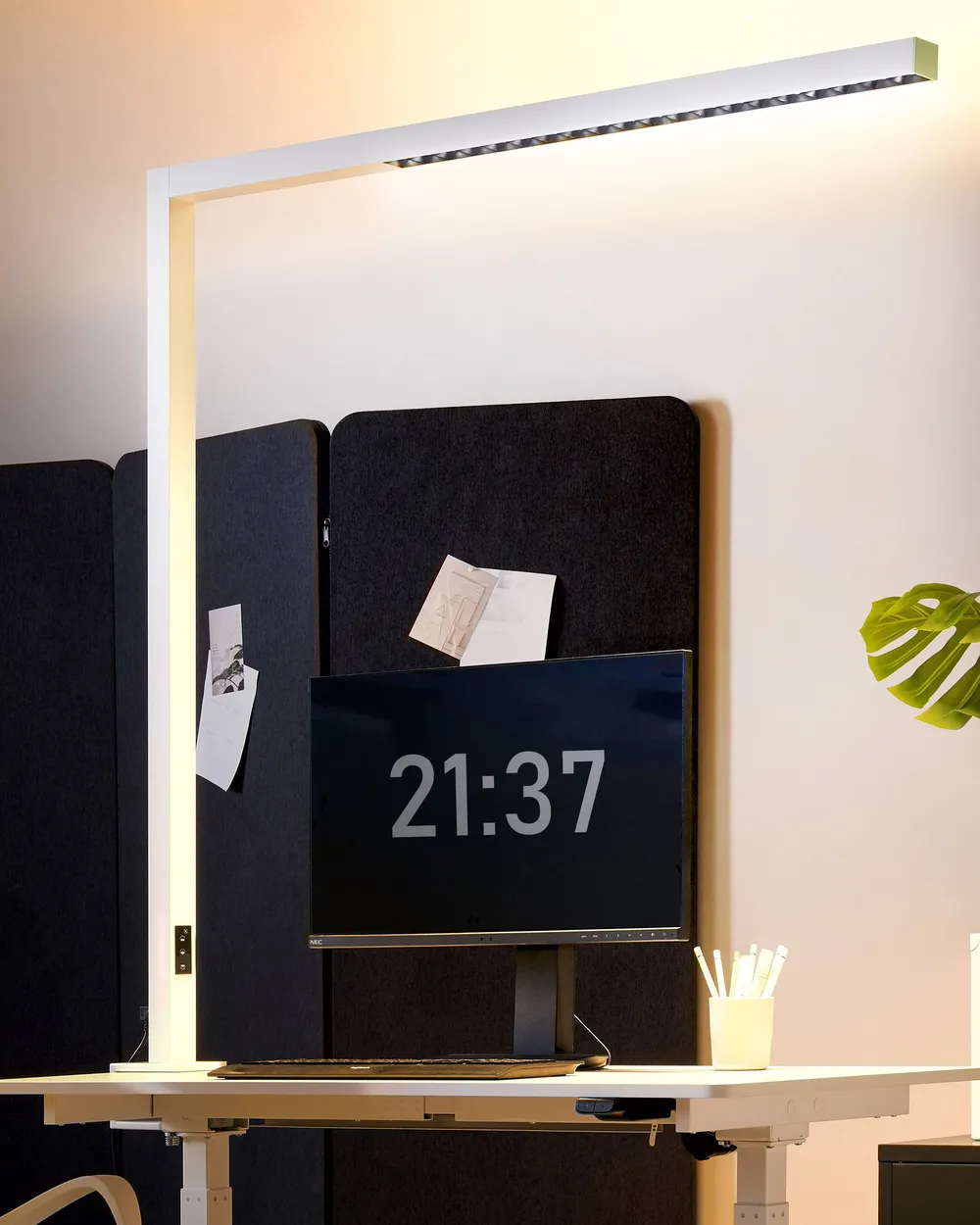 LED Clamp-On Desk Lamp OCTANT with Motion Sensor Metal White