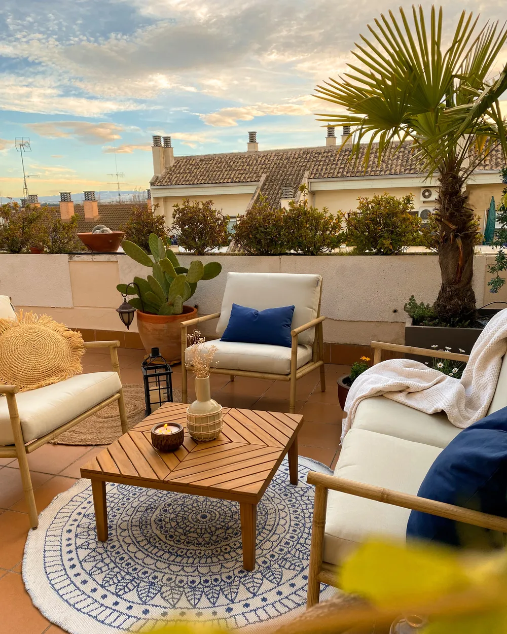 Outdoor Couchtisch BARATTI 70 cm 70 cm Akazienholz Braun_851550