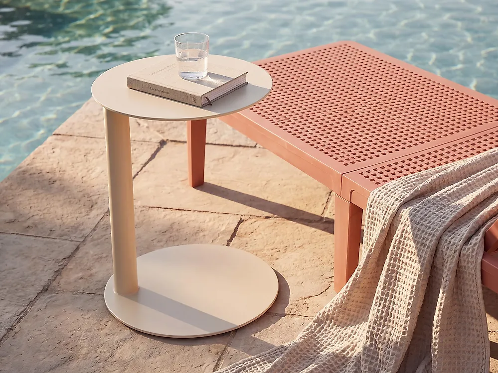 Outdoor Beistelltisch VENTURINA 40 cm 40 cm Metall Beige