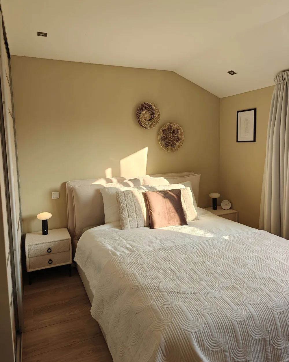 Bett mit Stauraum BAJONNA Stoff Hellbeige 160 x 200 cm_976541