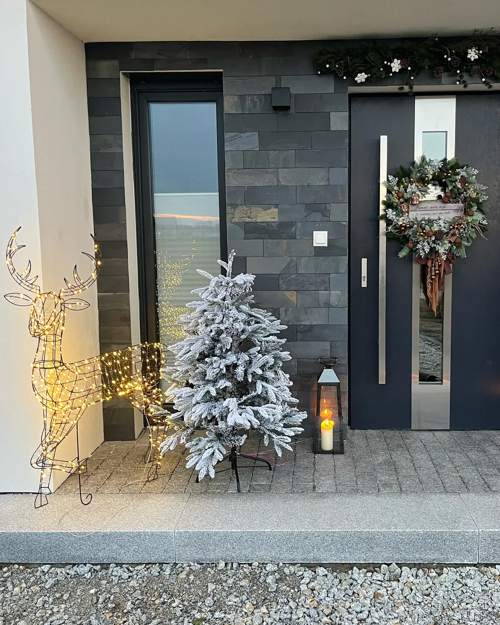 Künstlicher Weihnachtsbaum mit Schnee BASSIE 120 cm Weiß_900064