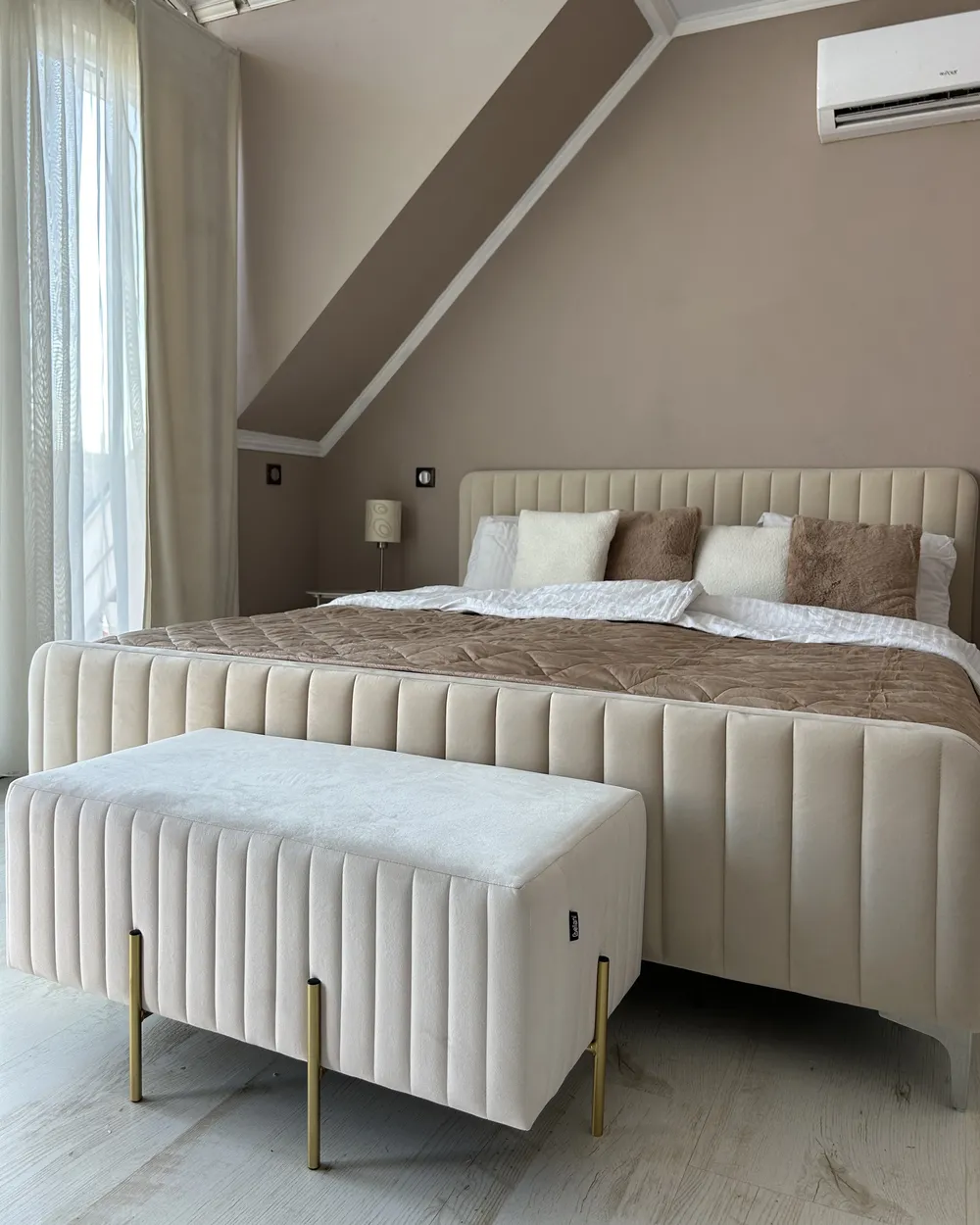 Bett mit Lattenrost Samtstoff LUNAN 180 x 200 cm Hellbeige_949352